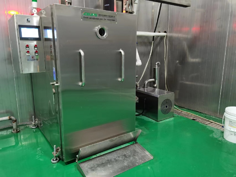 山東大型熟食品加工企業(yè)，原來用過2臺其它廠家的熟食快速冷卻機，一般溫度打到15度就下不來了，以為我們的是這個水平，結(jié)果調(diào)到0度箱內(nèi)部分水已經(jīng)到結(jié)冰狀態(tài)。
