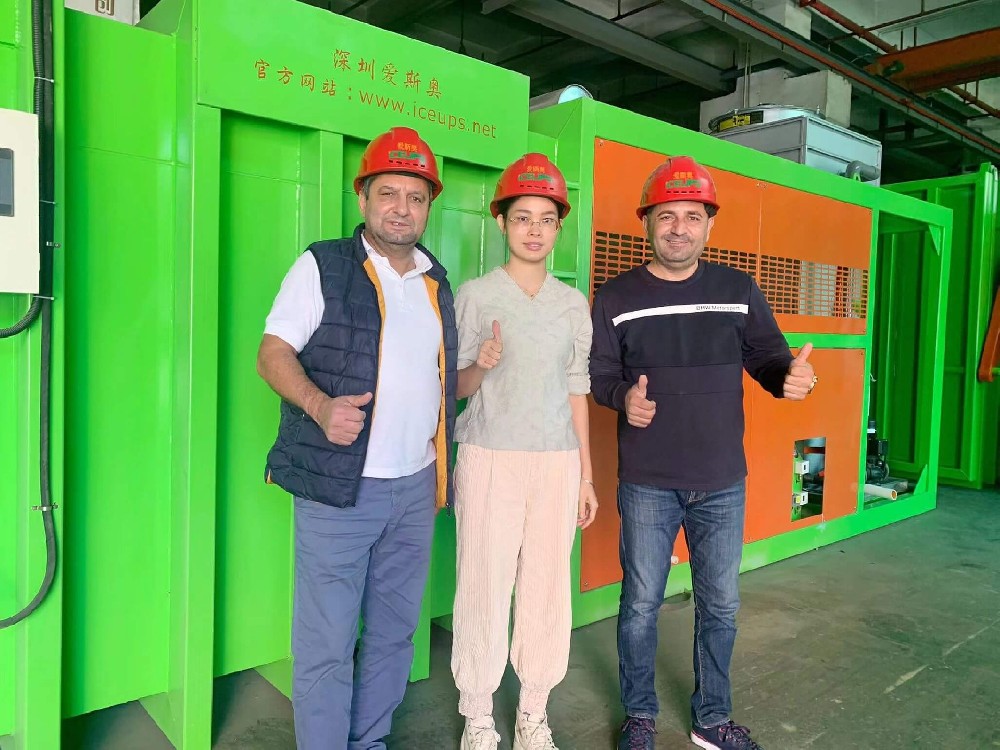 土豪繼續(xù)砸單歐洲現(xiàn)代化農(nóng)場，大型水培蔬菜基地，無公害農(nóng)業(yè)，客戶來我司現(xiàn)場，經(jīng)過漫長的商談……最終確定采購兩套處理量8卡板高端真空預冷機，感謝歐洲客戶對深圳愛斯奧的支持！